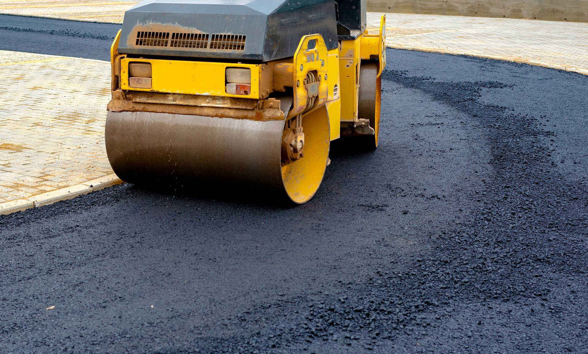 Roller working fresh asphalt